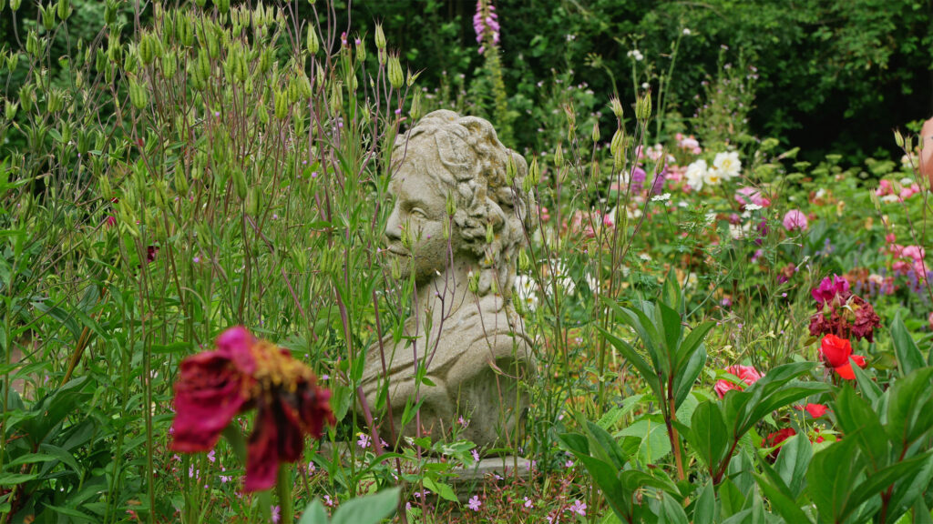Büste im Rosengarten von Spiekeroog